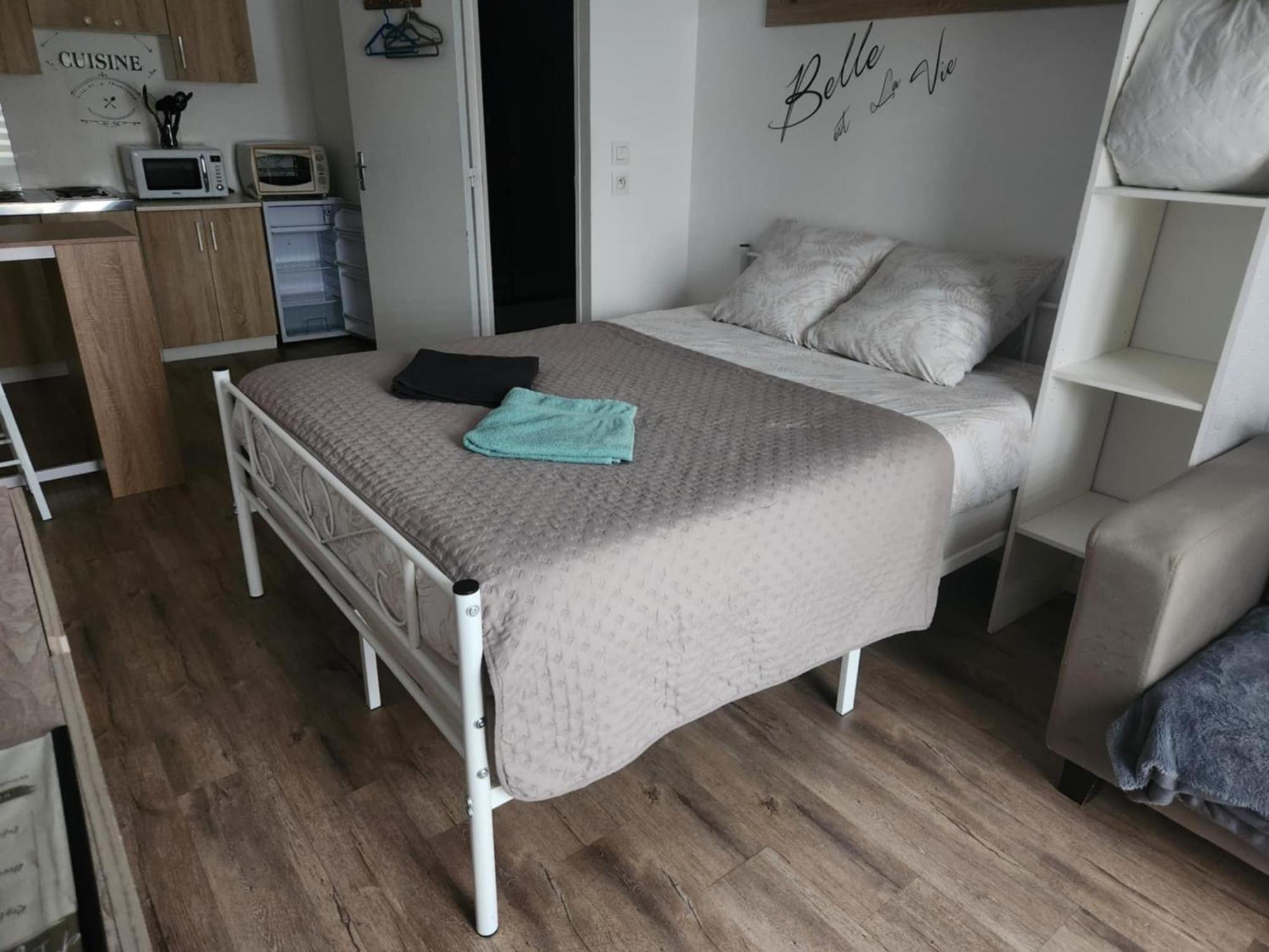 Studio Avec Terrasse Troarn Экстерьер фото